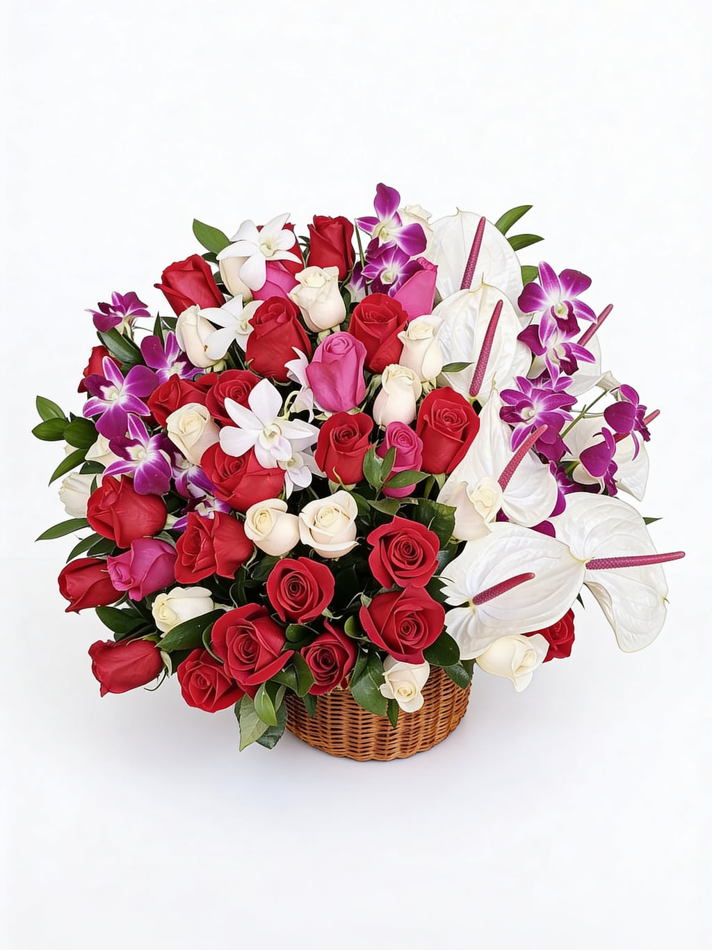 Arreglo 076 - Canasta de mimbre con variedad de flores