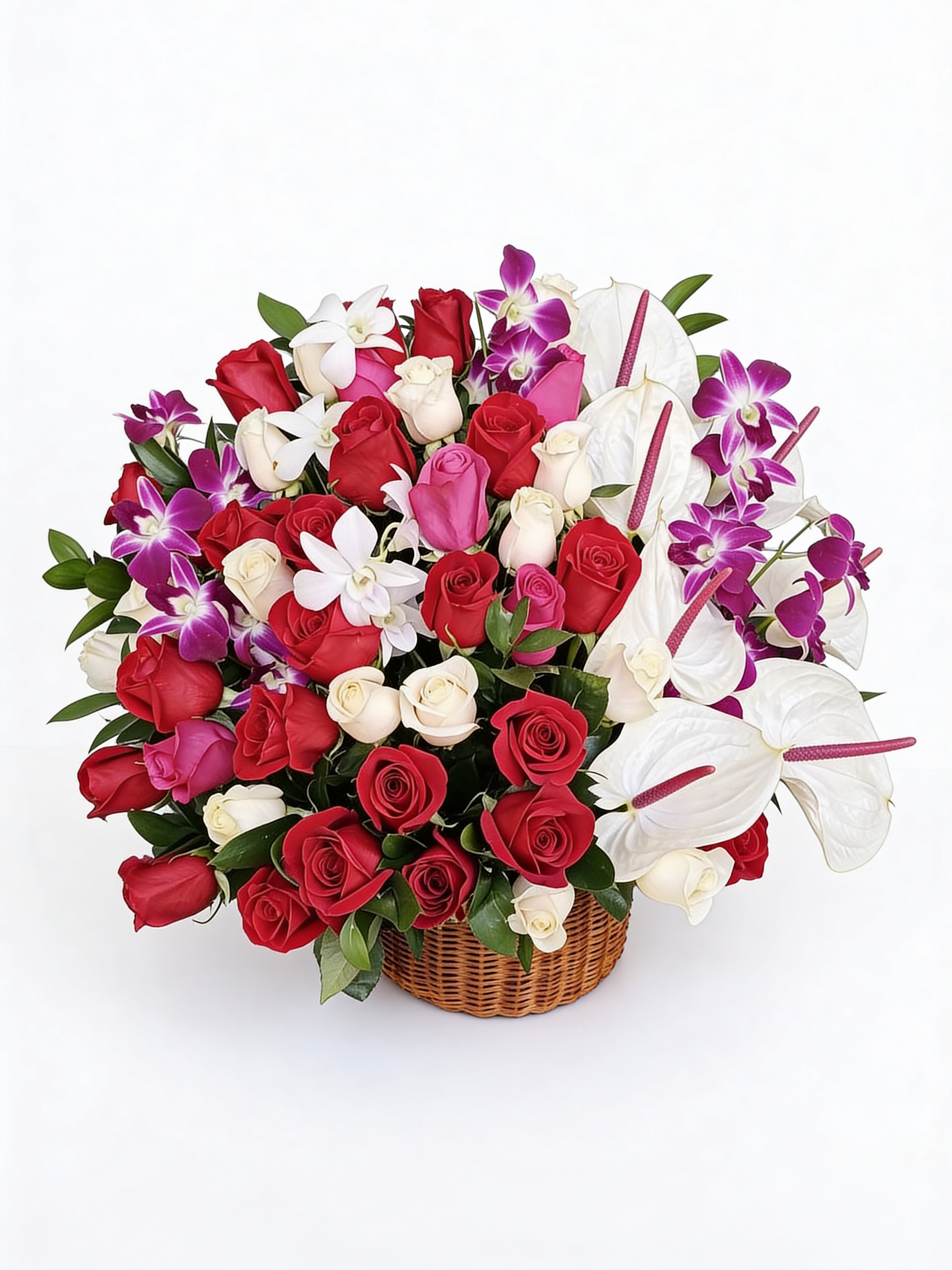Arreglo 076 - Canasta de mimbre con variedad de flores